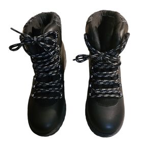 DUNES Black Boots, Lace Up Closures , Black and White Laces Sz 7.5